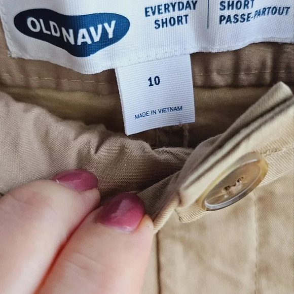 Old Navy Beige Brown Chino Shorts Cotton  size 10 - Picture 2 of 3